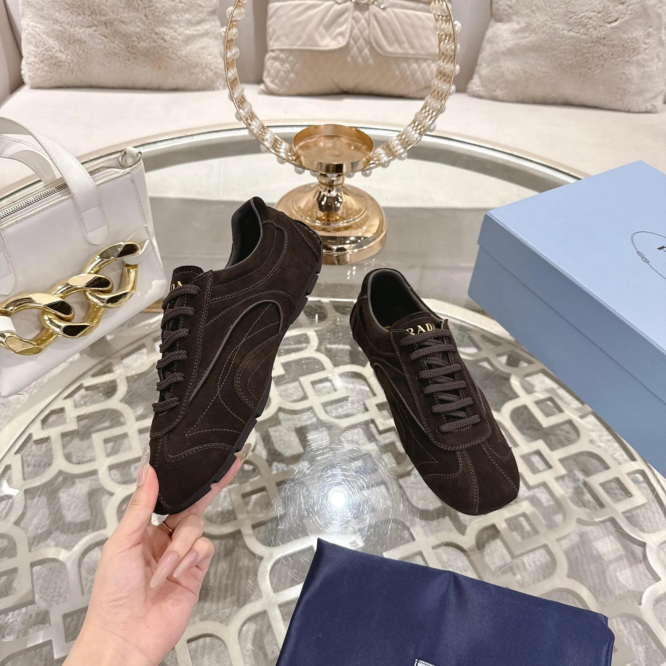 P600. PRADA for couples, casual shoes for couples, originally developed 1:1, made of high-mercerized cowhide, silk sheepskin lining, rubber outsole, comfortable and soft on the feet, size for women: 35 to 41. Male 38 to 45